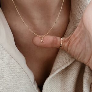 ll Création Jolie Demoiselle ll Collier pour femme en plaqué or 3 microns 18 carats ou argent 925 Le bijoux est décoré d'une chaine ornée de petites boules et de la ou les lettres de votre choix Personnalisez votre collier avec 1,2,3,4,5 ou 6 lettres Fermoir mousqueton rond Cette création est imaginée et assemblée à la main depuis notre atelier situé en Normandie ♡ Jewels initiale lettre personnalisation