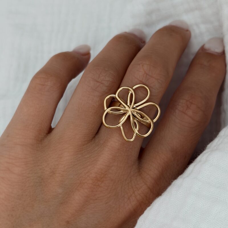 Bague sixtine acier inoxydable doré et fleur irrégulière collection femme jolie demoiselle