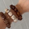 Bracelets élastiques tendance pour femme grosses perles couleur marron, beige.