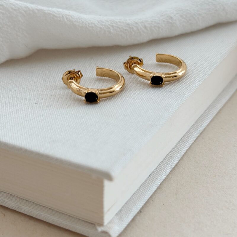 Créoles ouvertes pour femme en acier doré, pierre noire.