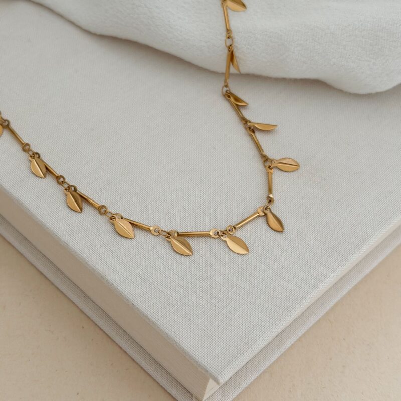 Collier Solena acier inoxydable doré pampilles motif feuilles tour de cou ajustable bijou femme jolie demoiselle tendance