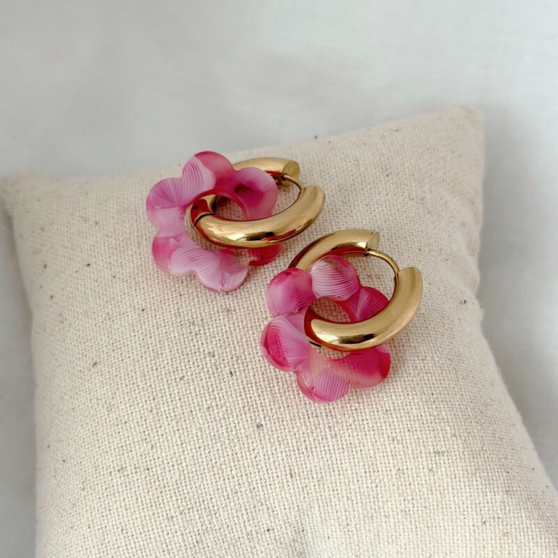 Flory boucles d'oreilles doré bijou tendance creoles lisses fleur en acétate rose pendantes séléction jolie demoiselle shop
