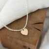 Isadora collier en acier inoxydable doré et perles en résine pendentif coeur lisse a graver avec une personnalisation selection bijou femme jolie demoiselle shop
