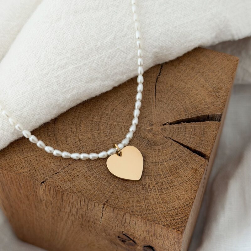 Isadora collier en acier inoxydable doré et perles en résine pendentif coeur lisse a graver avec une personnalisation selection bijou femme jolie demoiselle shop