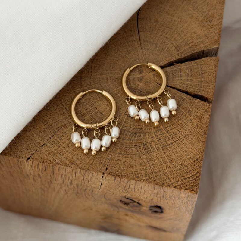 Maya boucles d'oreilles femme style créoles lisses dorées perles résine blanche séléction tendance jolie demoiselle