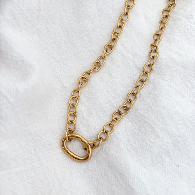 Collier pour femme en acier inoxydable gros maillons ovales.