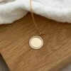 Collier Margo bijou en plaqué or 3 microns 18 carats médaillon rond et oxydes de zirconum personnalisable séléction jolie demoiselle
