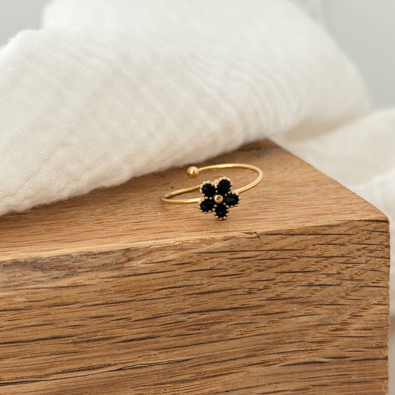 Bague néora bijou acier inoxydable doré et noir motif floral fleur au coloris noir séléction jolie demoiselle expédition sous 24h