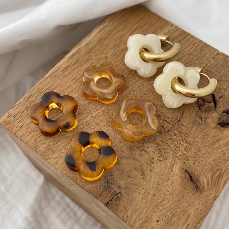 Coffret boucles d'oreilles et trois composants fleurs flory plusieurs coloris beige camel marron léopard séléction jolie demoiselle