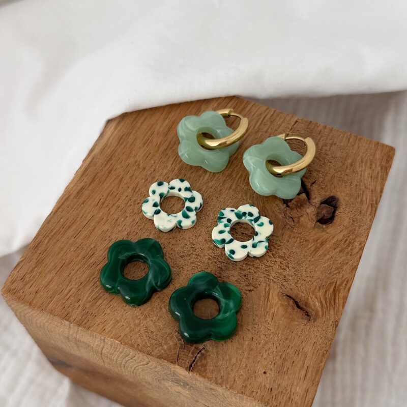 Coffret de boucles d'oreilles interchangeables tendance pour femme au coloris de vert séléction jolie demoiselle
