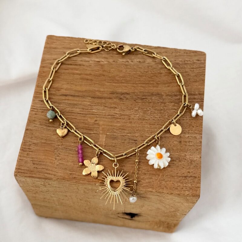 Bracelet chaine de cheville asha en acier inoxydable doré décoré de breloques diverses tendance collection été jolie demoiselle