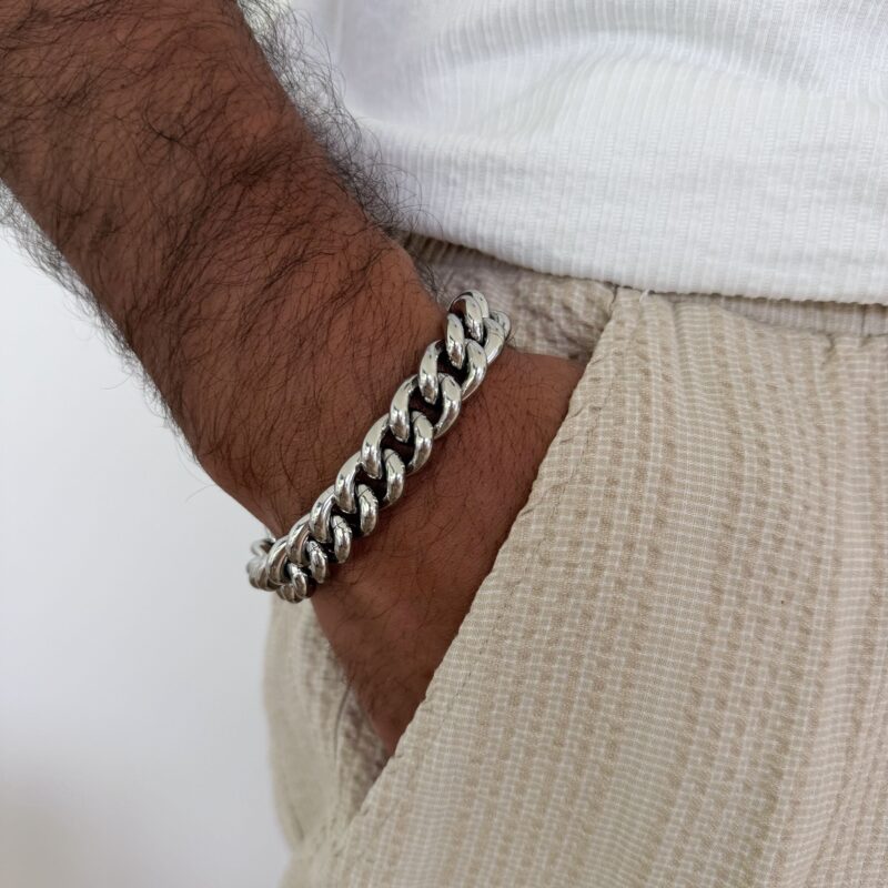 Bracelet à gros maillons pour homme bijou en acier inoxydable argenté.