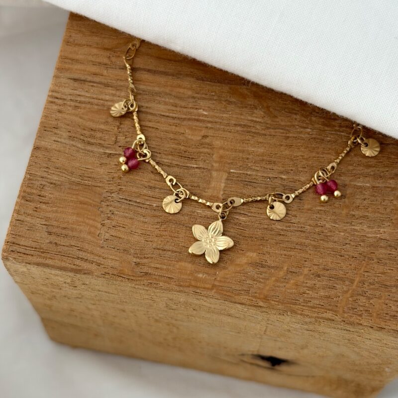 bracelet oria acier inoxydable doré décoré de perles et d'une fleur collection bijou pour femme jolie demoiselle