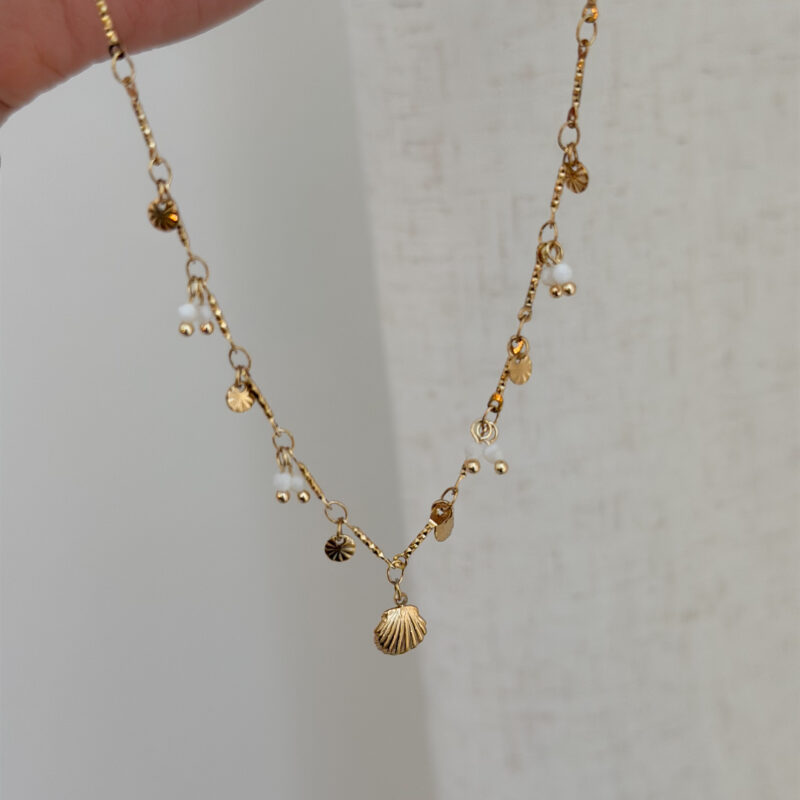 Collier Lopa bijou en acier inoxydable doré pour femme décoré de perles et d'un coquillage collection été pour femme jolie demoiselle shop